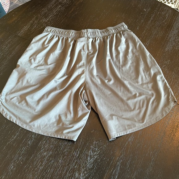 Under Armour Shorts - Picture 4 of 5